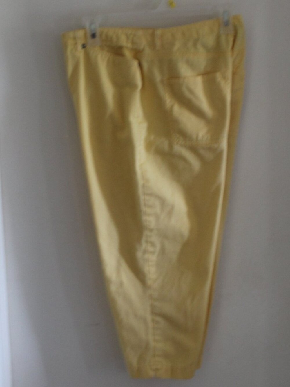 Liz Claiborne Crazy Horse Capri Pants Size 6 Yellow